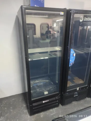 Bh cervejeira expositora com aquecimento no vidro para garantir uma exposição seca