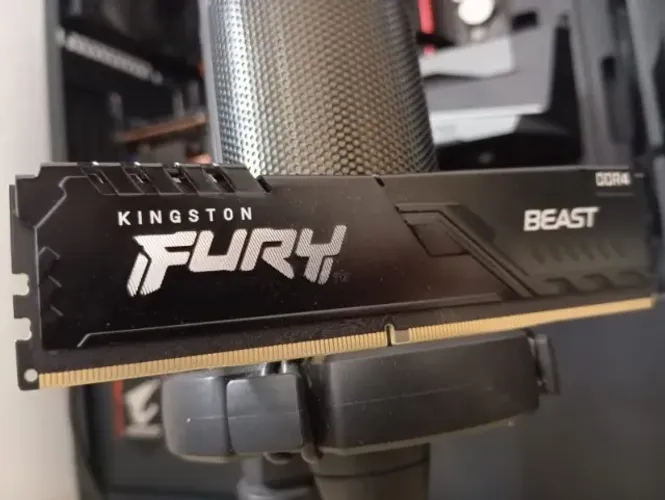 8GB RAM DDR4 3200Mhz KINGSTON FURY --> VENDO OU TROCO