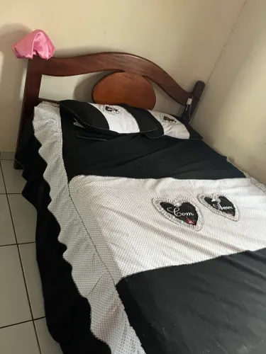 cama de madeira 