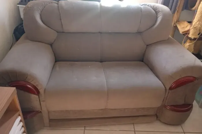 Sofá 2 Lugares Clássico - Tecido Suede Marrom/Castor (Usado)