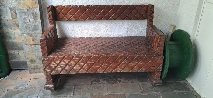 Banco de madeira nobre maciça raridade