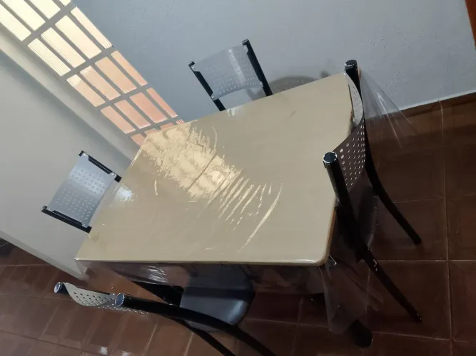 Mesa de Granito com cadeiras 