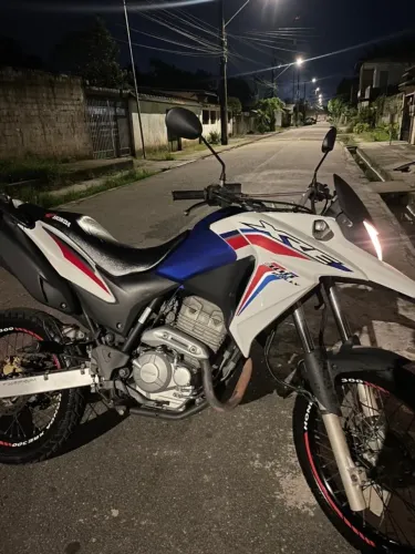Vendo moto 18mil