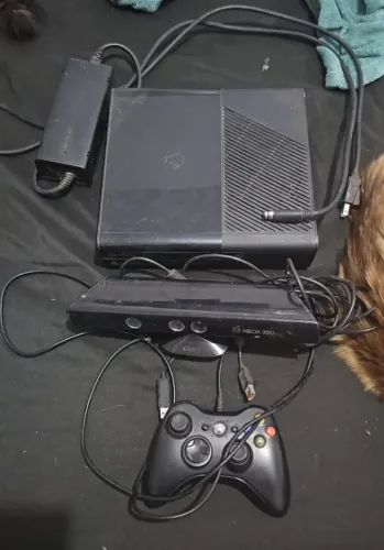 Xbox 360 super slim ( sem testar)