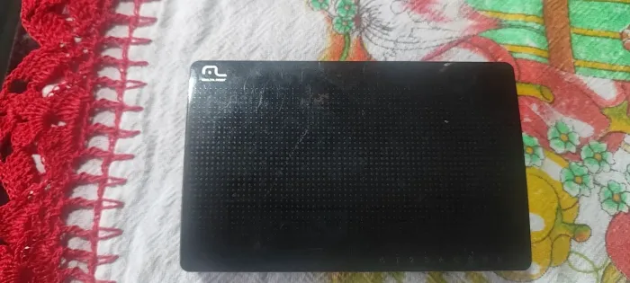 Roteador, switch e modem.
