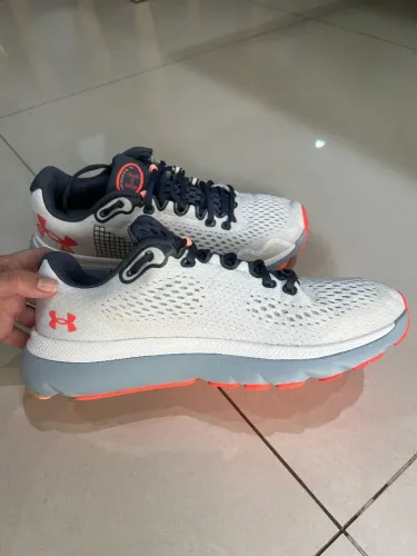 Tênis Under Armour HOVR Infinite 4 Original - Tam 44.5 - Cinza/Laranja - Muito Confortável