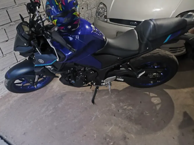 Moto mt03
