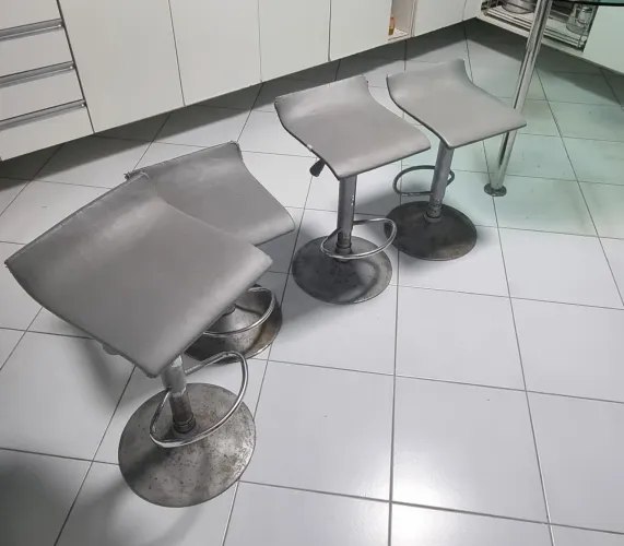 Bancos giratórios cozinha