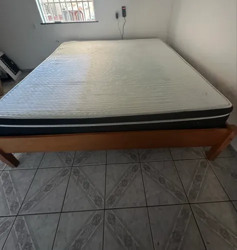 Vendo cama com colchão magnético 1500