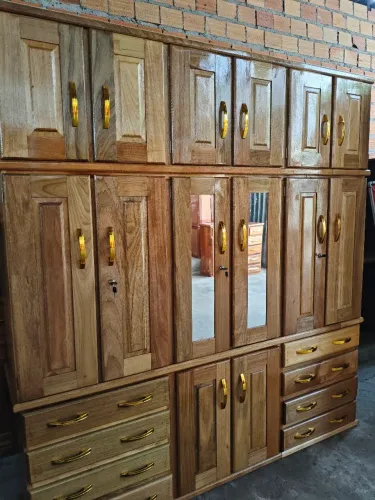 Guarda roupa de 6 portas de madeira / frete grátis.