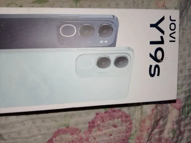 Celular da marca Jovi com alguns meses de uso