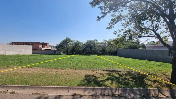 Excelente terreno com área verde ao fundo, e ótima localização