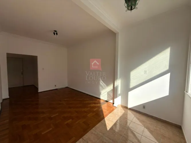 Apartamento para locação no Centro de Petrópolis.