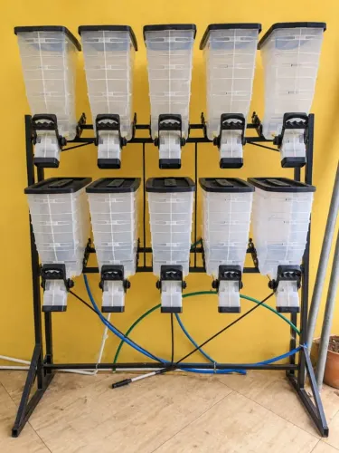 Dispenser DURAPETS para rações/grãos e sementes, com 10 bocas , suporta até 200kg .