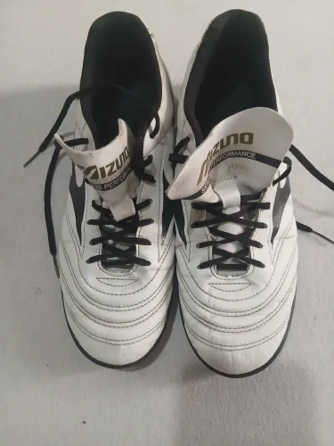 Chuteira Mizuno serious performance n39