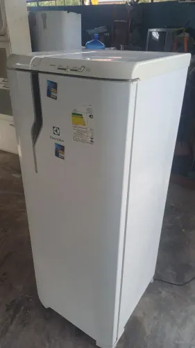 Geladeira Electrolux 310L