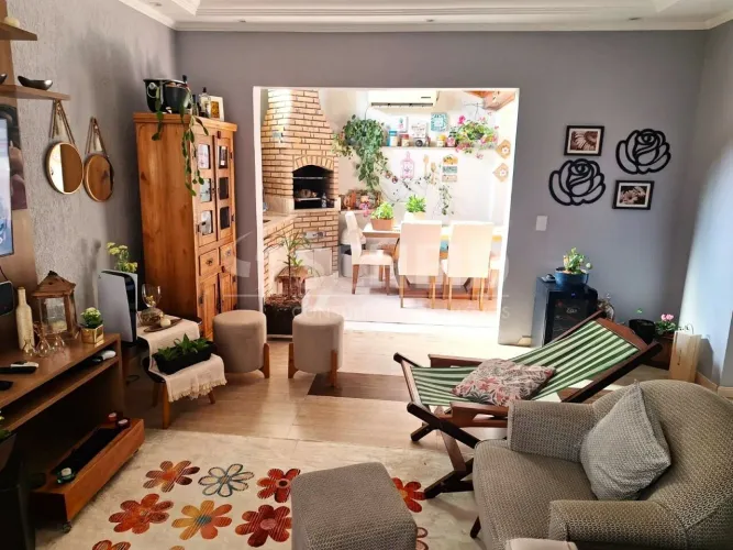 CASA EM CONDOMÍNIO FECHADO, EQUIPADA, PRONTA PARA MORAR!