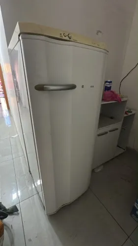 Geladeira funcionando tudo,a pronta entrega