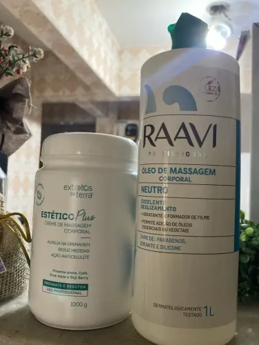 Creme de massagem corporal e óleo corporal