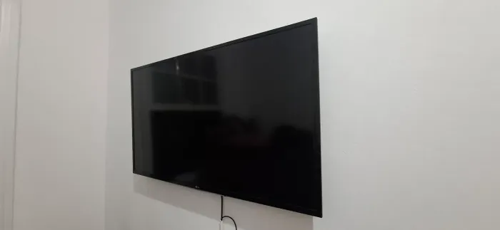 TV LG 43 Smart TV - Funciona, com defeito na tela