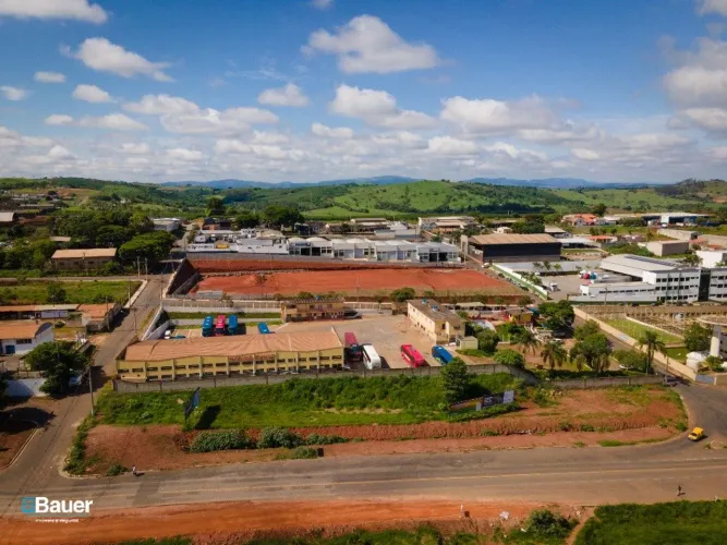 Galpão a venda em Alfenas, Minas Gerais, 20 salas, 7 banheiros, área ampla