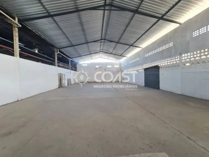 Oportunidade. Aluga-se Galpão Comercial com Doca de 850m².