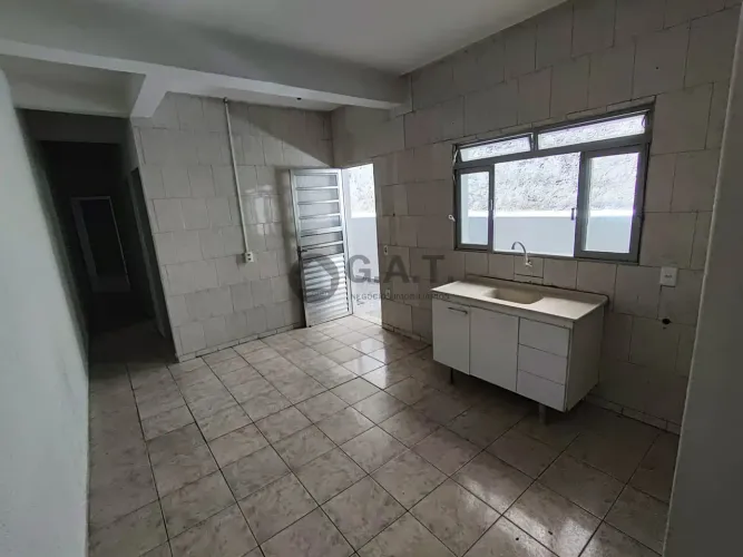 Casa à venda em Sorocaba-SP, Jardim Pacaembu: 2 quartos, 1 suíte, 1 sala, 2 banheiros, 2 v