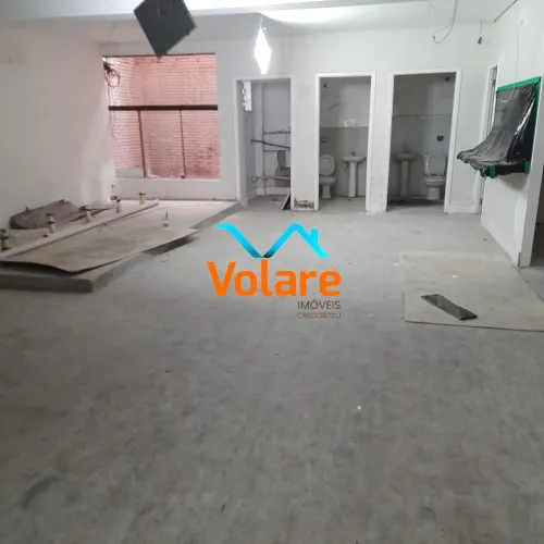 Locação de Salão Comercial no Centro de Osasco-SP: 1 Banheiro, 3 Vagas de Garagem e 240m²