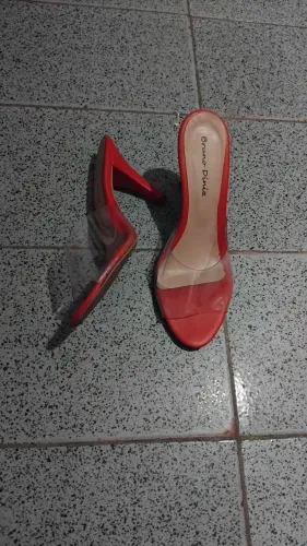 Sandália Vermelha - R$ 20,00