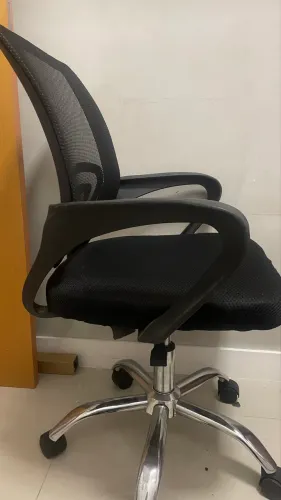 Cadeira office preta com rodinha