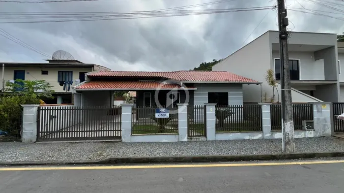 Casa à venda no bairro Guamiranga - Guaramirim/SC