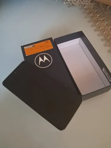 Moto G52 com avaria na carcaça
