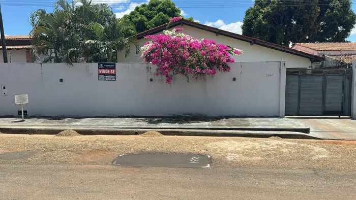 Vende-se casa no Paraviana com 03 quartos. Apta a financiamento