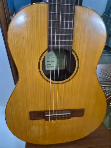 Di Giorgio Piccolo.Violão p/ licitantes,menor,som alto,macio.E precinho R$ 360,00 z.sul.