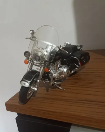 Miniatura Harley Davidson FLHRC Road King Classic 2013 Maisto 1/12