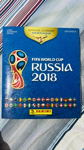 Álbum de figurinhas da Copa do Mundo de 2018 completo e bem conservado