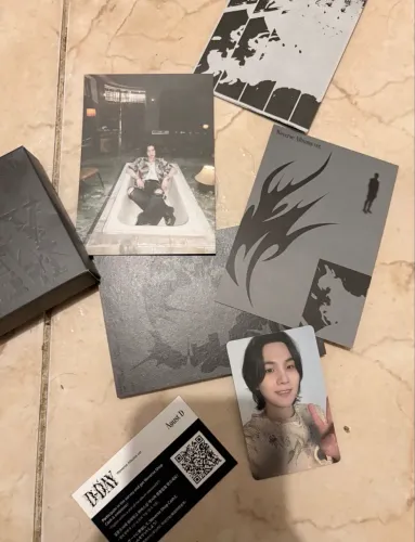 Álbum BTS August D versão Weverse