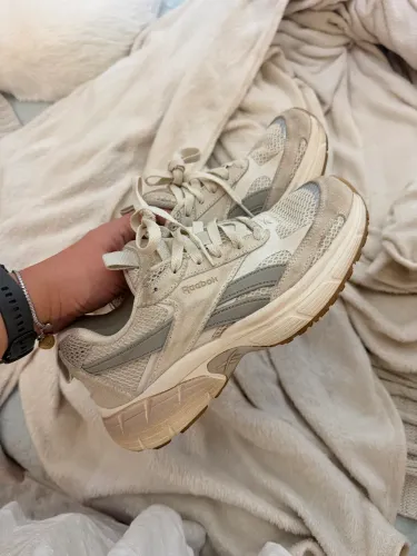 Tênis Reebok feminino bege/off-white - Tam. 38