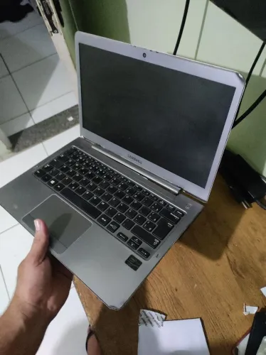 NOTEBOOK Core i3 (pra usar assim ou conserto)