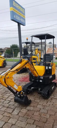 MINIESCAVADEIRA HIGHTOP HT10