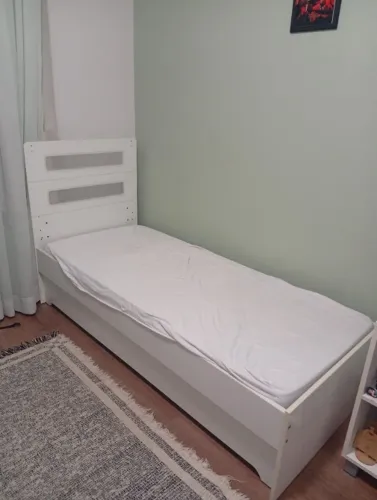 Cama infantil com cama auxiliar