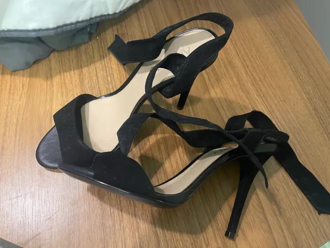 Sandália COURO Arezzo Nova tam 36 salto 10cm