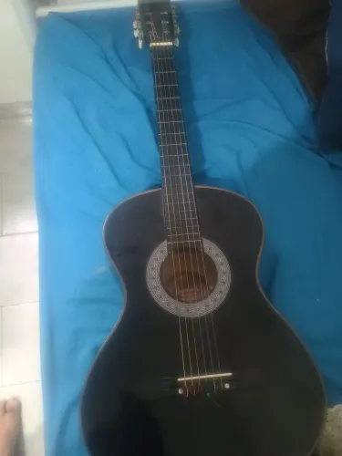 Violão preto 
