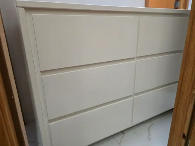 Cômoda 124 (L) x 55 (P)x 90 cm (A)