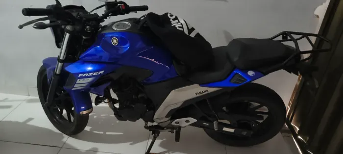 Moto fazer 250cc azul