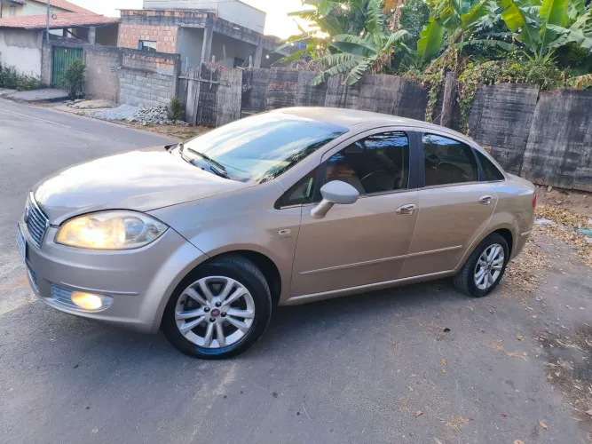 Fiat Linea Essence Dualogic 1.8 Flex 16V 4P 2013