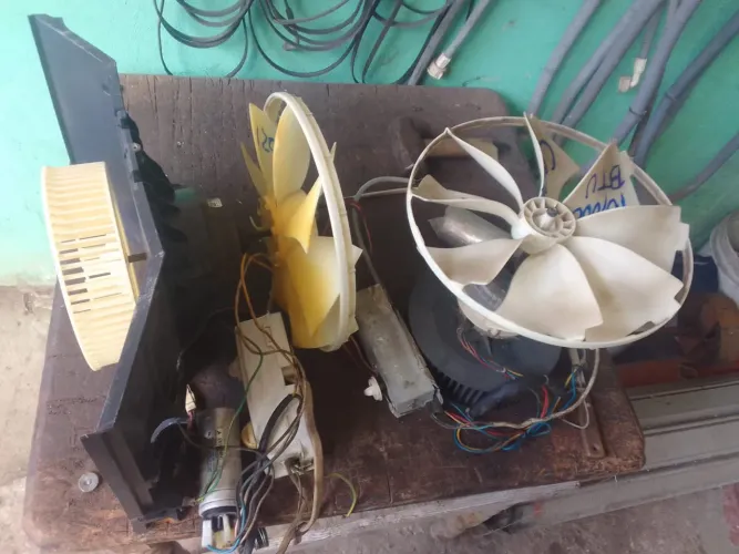 Ventiladores para Ar-Condicionado - R$ 100 cada