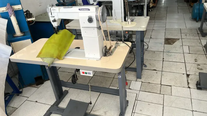 Máquinas de coluna Lanmax e outras máquinas para calçados e bolsas 