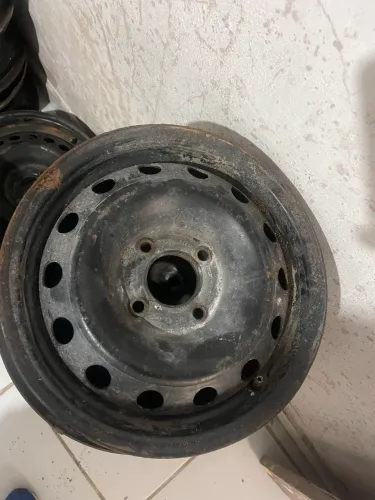 Rodas Ford ou Peugeot aro 14 por apenas R$150 a unidade