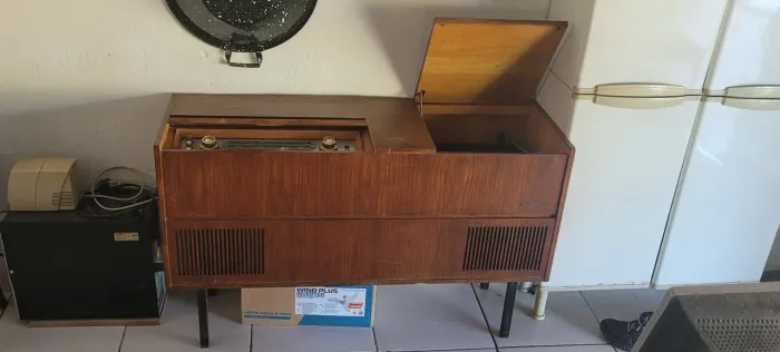 Radio vitrola telefunken melodia III